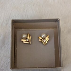 Vintage Avon Gold and Pearl Earrings with Sparkle